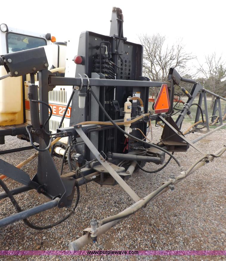 image for item K3846 Melroe Spra-Coupe 220 self-propelled sprayer