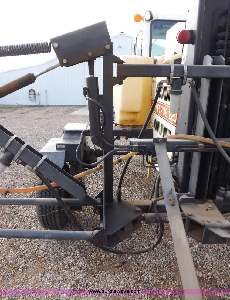 image for item K3846 Melroe Spra-Coupe 220 self-propelled sprayer