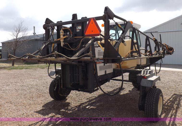 image for item K3846 Melroe Spra-Coupe 220 self-propelled sprayer