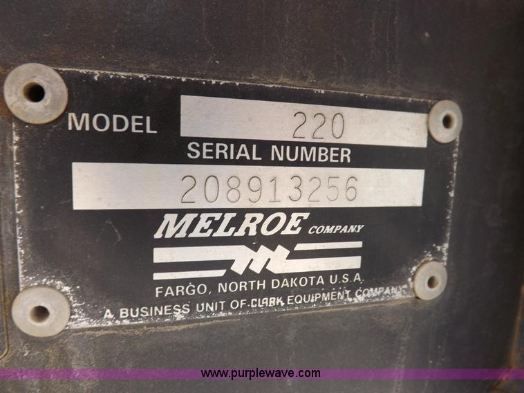 image for item K3846 Melroe Spra-Coupe 220 self-propelled sprayer