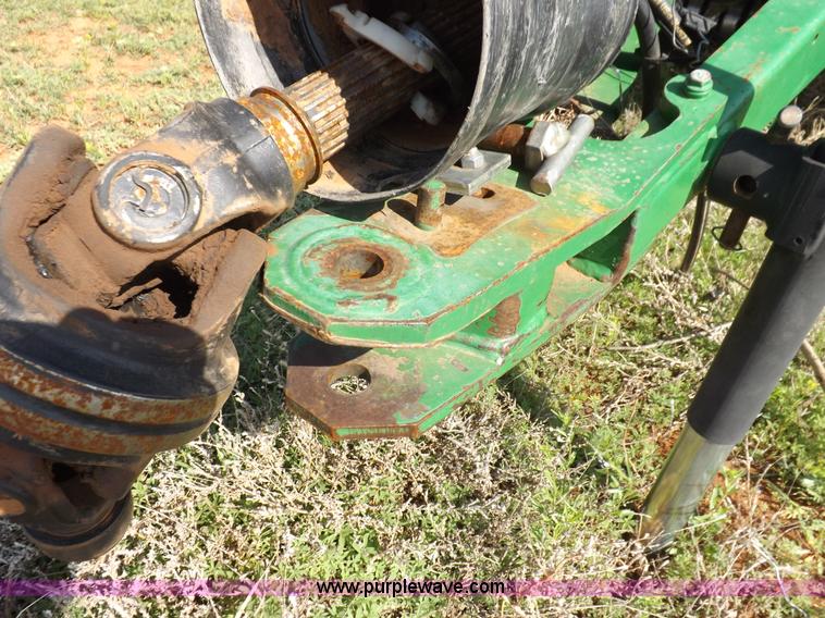 image for item K3866 1999 John Deere 566 round baler