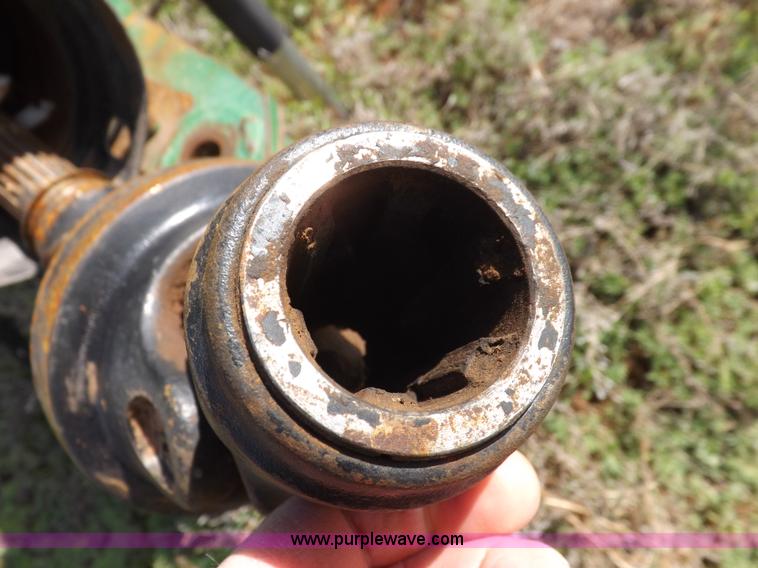 image for item K3866 1999 John Deere 566 round baler