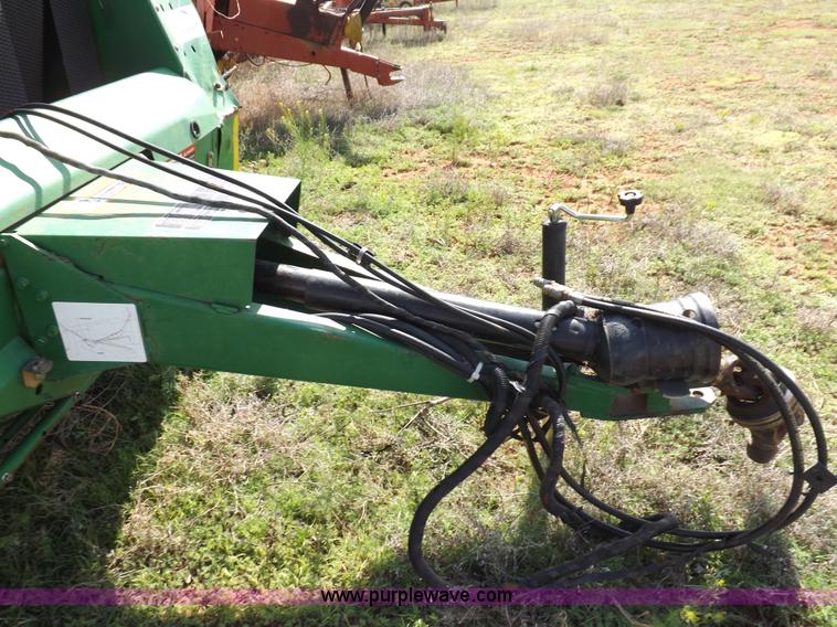 image for item K3866 1999 John Deere 566 round baler