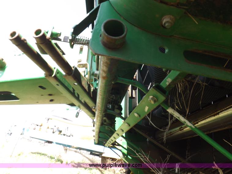 image for item K3866 1999 John Deere 566 round baler