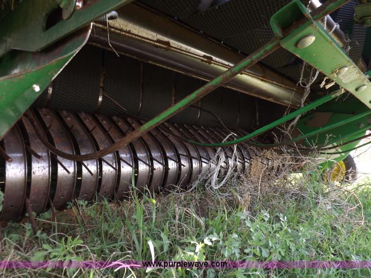 image for item K3866 1999 John Deere 566 round baler