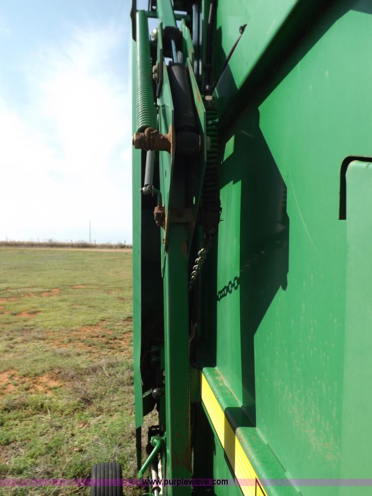 image for item K3866 1999 John Deere 566 round baler