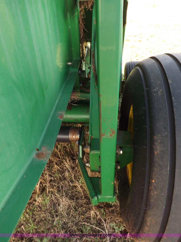 image for item K3866 1999 John Deere 566 round baler