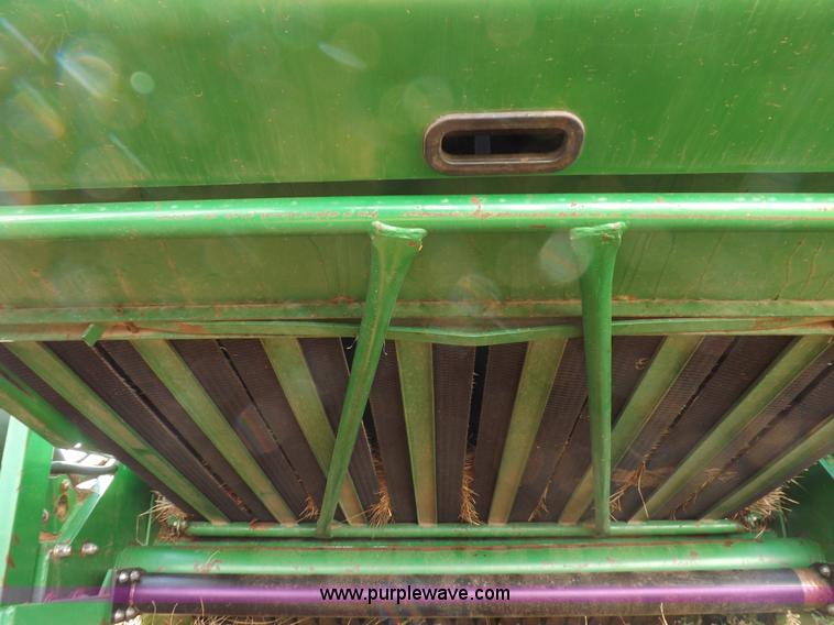 image for item K3866 1999 John Deere 566 round baler