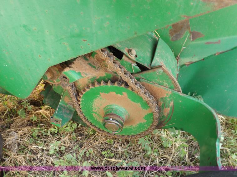 image for item K3866 1999 John Deere 566 round baler