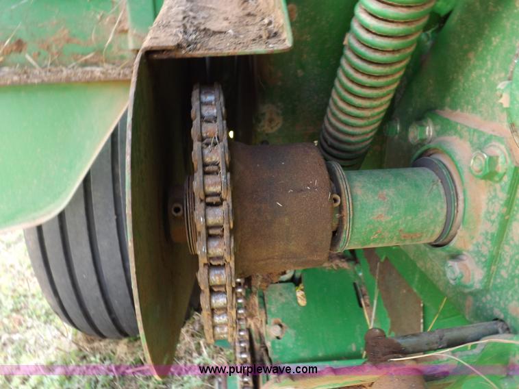 image for item K3866 1999 John Deere 566 round baler