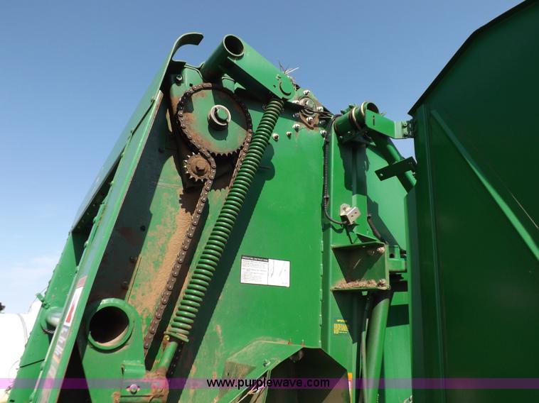 image for item K3866 1999 John Deere 566 round baler