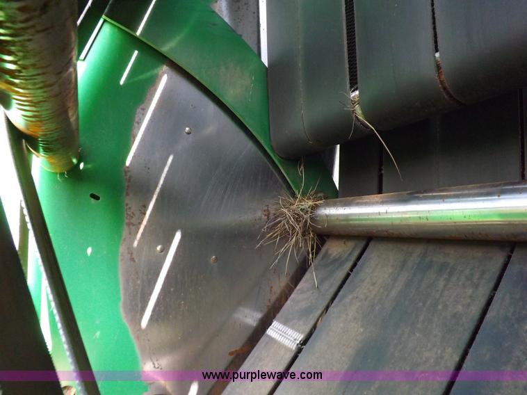 image for item K3866 1999 John Deere 566 round baler