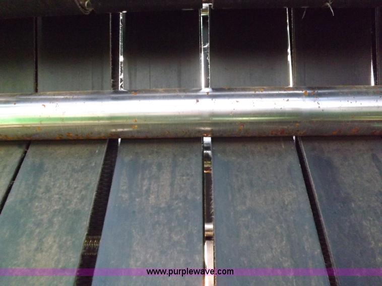 image for item K3866 1999 John Deere 566 round baler