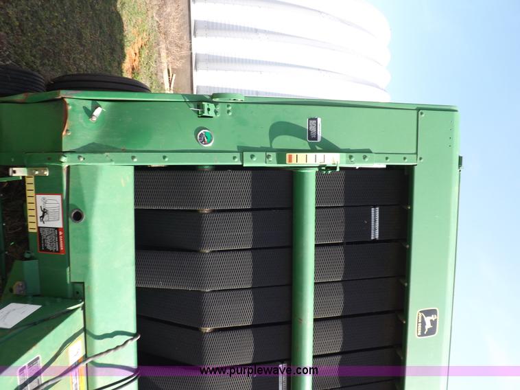 image for item K3866 1999 John Deere 566 round baler