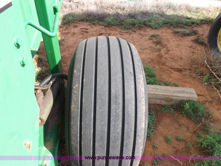 image for item K3866 1999 John Deere 566 round baler