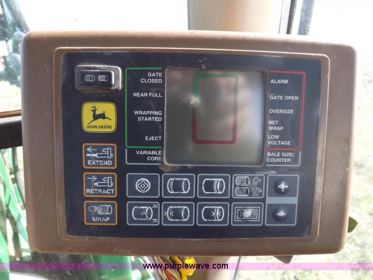image for item K3866 1999 John Deere 566 round baler