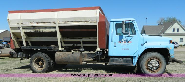 image for item K8025 1979 International feed truck