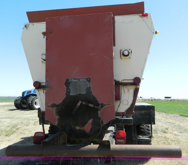 image for item K8025 1979 International feed truck