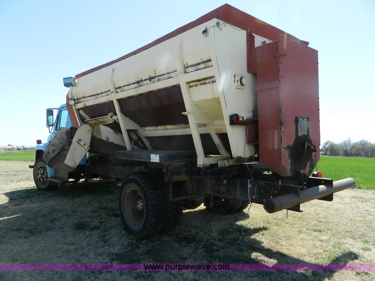 image for item K8025 1979 International feed truck
