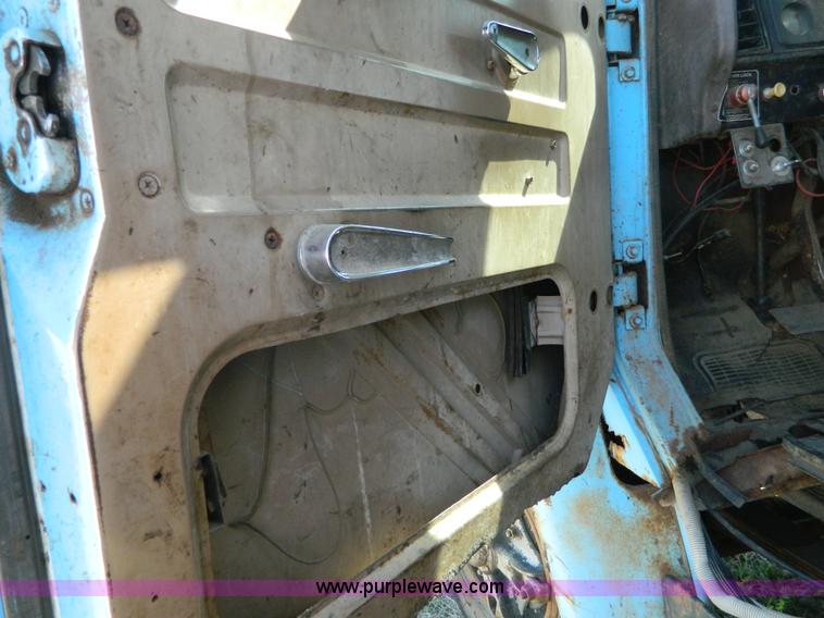 image for item K8025 1979 International feed truck