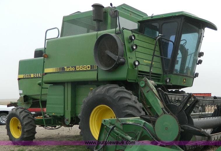image for item K8031 1984 John Deere 6620 Turbo combine
