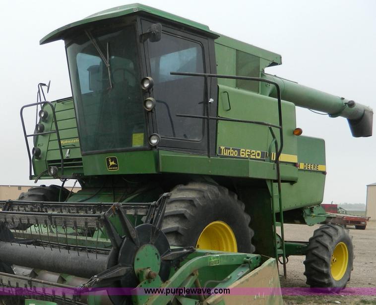 image for item K8031 1984 John Deere 6620 Turbo combine