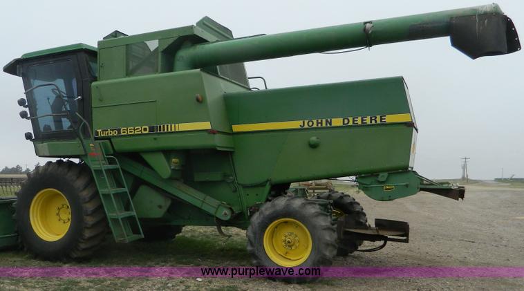 image for item K8031 1984 John Deere 6620 Turbo combine