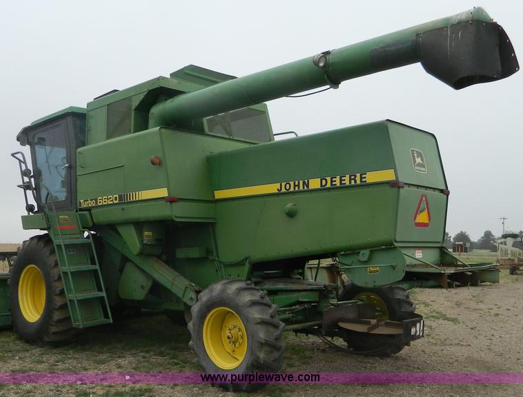 image for item K8031 1984 John Deere 6620 Turbo combine