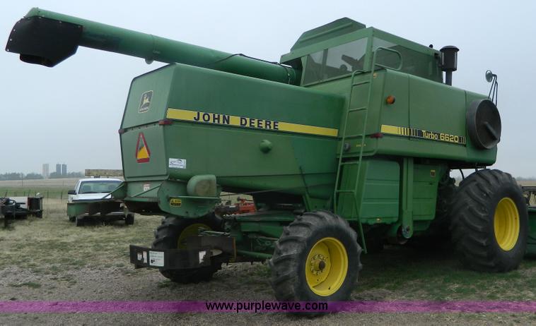 image for item K8031 1984 John Deere 6620 Turbo combine