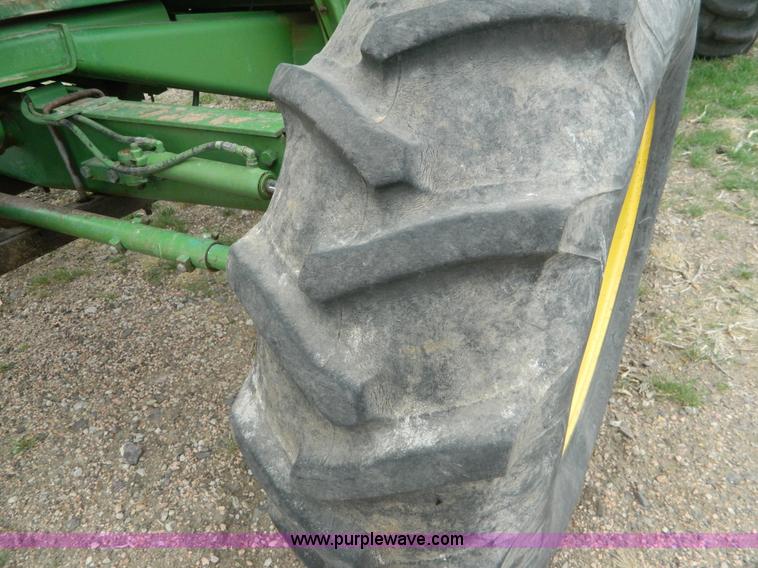 image for item K8031 1984 John Deere 6620 Turbo combine