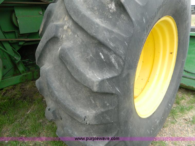 image for item K8031 1984 John Deere 6620 Turbo combine