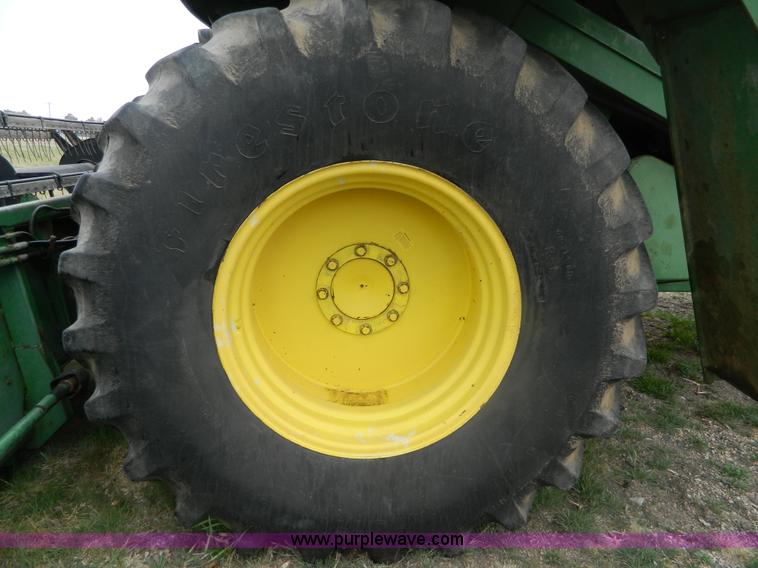 image for item K8031 1984 John Deere 6620 Turbo combine