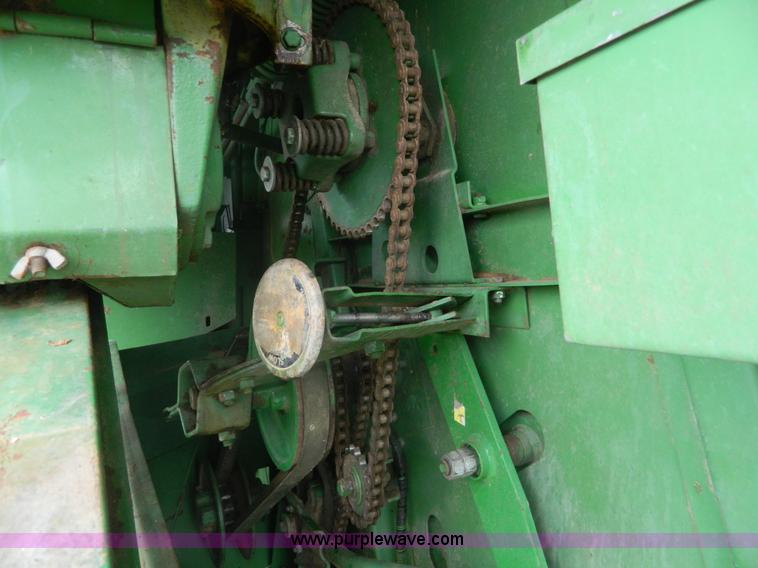 image for item K8031 1984 John Deere 6620 Turbo combine