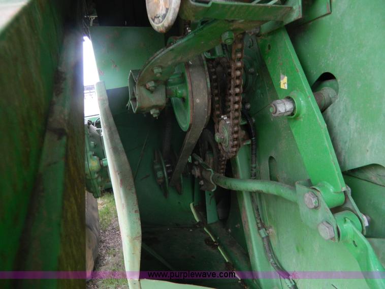 image for item K8031 1984 John Deere 6620 Turbo combine