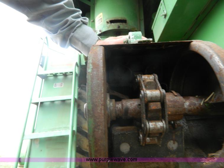 image for item K8031 1984 John Deere 6620 Turbo combine