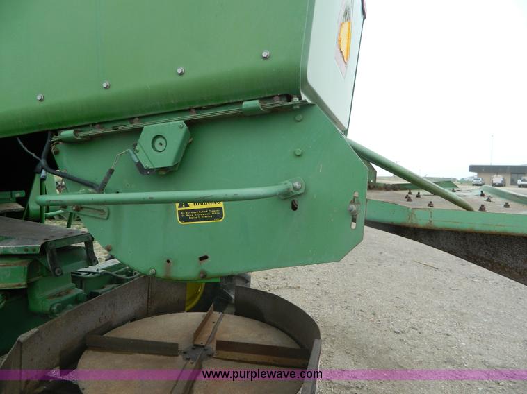 image for item K8031 1984 John Deere 6620 Turbo combine
