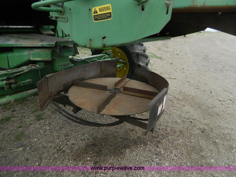 image for item K8031 1984 John Deere 6620 Turbo combine