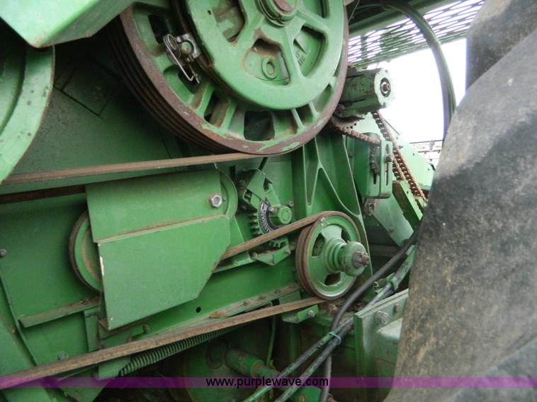 image for item K8031 1984 John Deere 6620 Turbo combine
