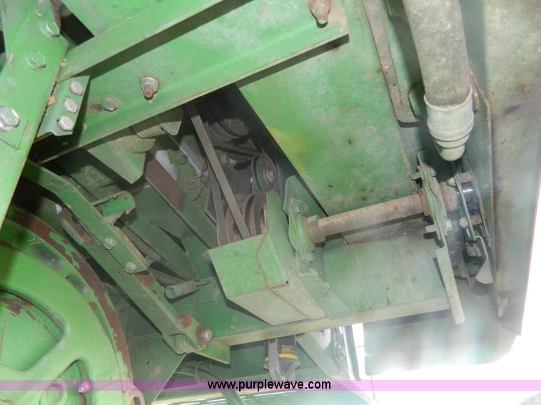 image for item K8031 1984 John Deere 6620 Turbo combine