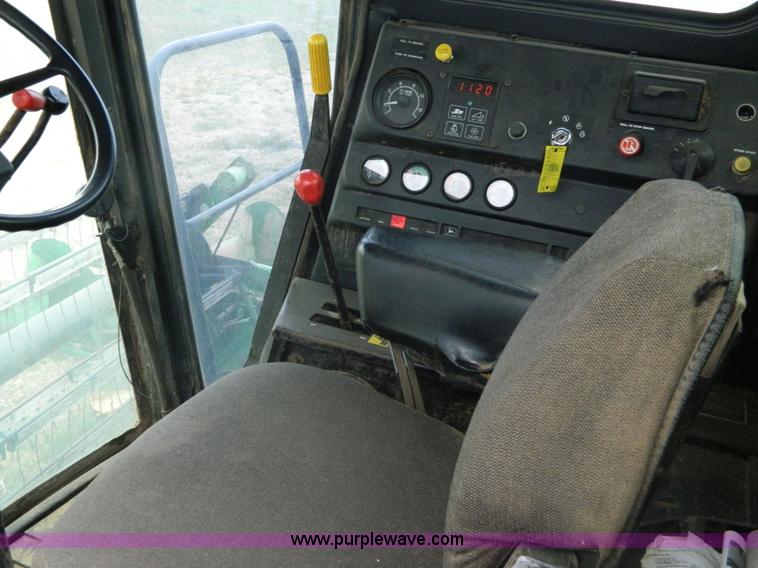 image for item K8031 1984 John Deere 6620 Turbo combine