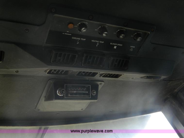 image for item K8031 1984 John Deere 6620 Turbo combine