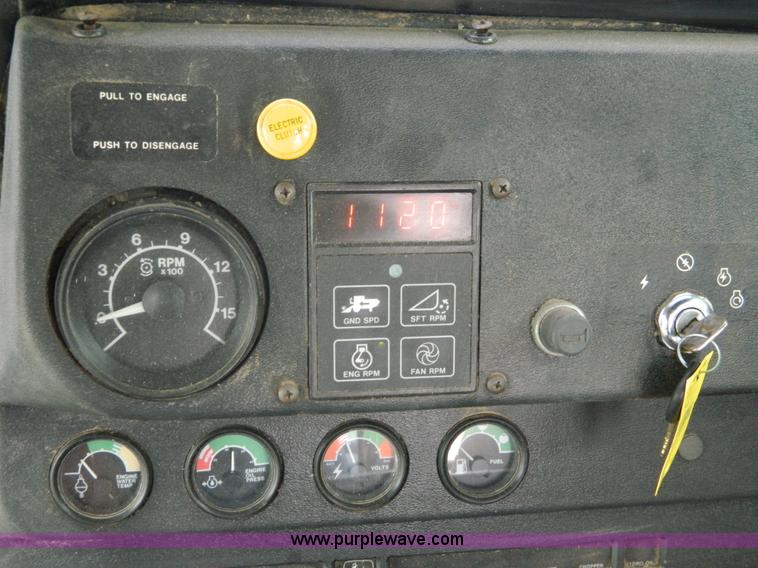 image for item K8031 1984 John Deere 6620 Turbo combine