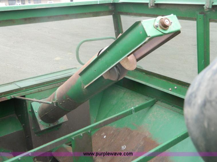 image for item K8031 1984 John Deere 6620 Turbo combine