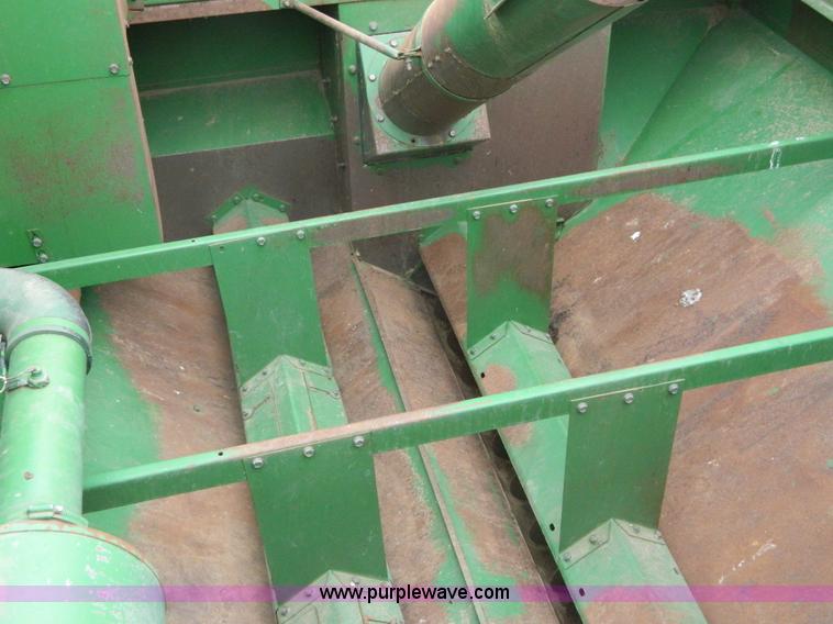image for item K8031 1984 John Deere 6620 Turbo combine