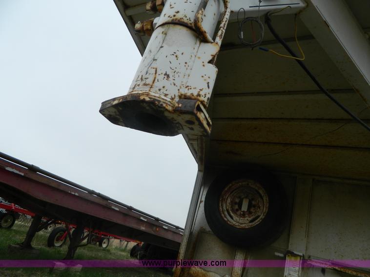 image for item K8037 1993 Diamond D gooseneck livestock trailer