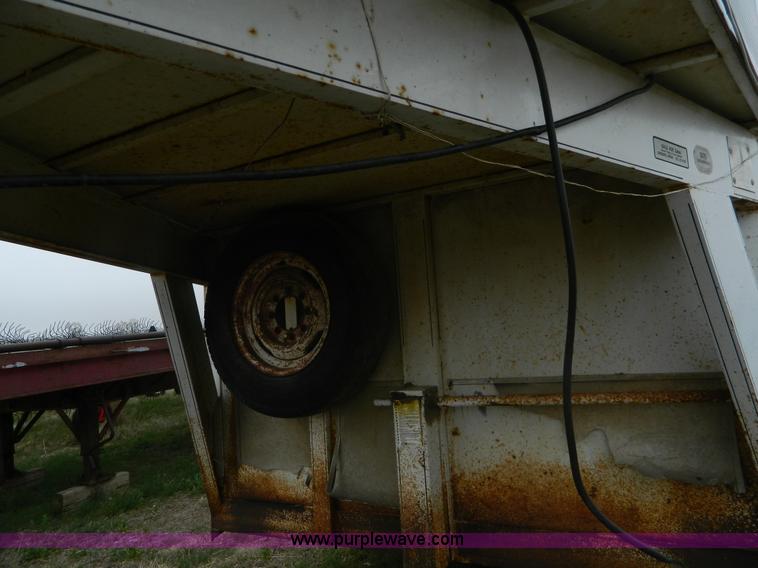 image for item K8037 1993 Diamond D gooseneck livestock trailer