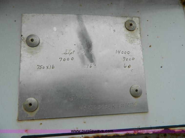 image for item K8037 1993 Diamond D gooseneck livestock trailer