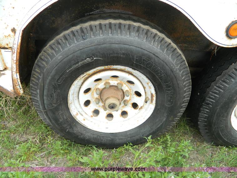 image for item K8037 1993 Diamond D gooseneck livestock trailer