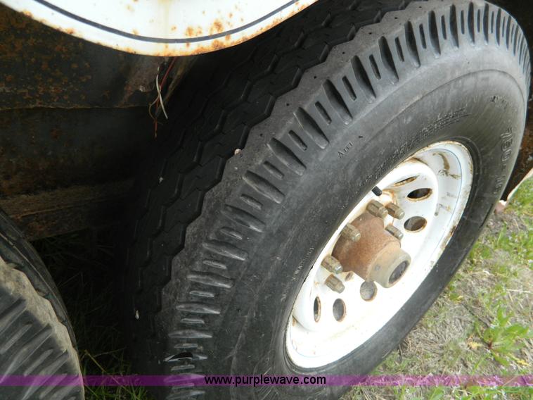 image for item K8037 1993 Diamond D gooseneck livestock trailer