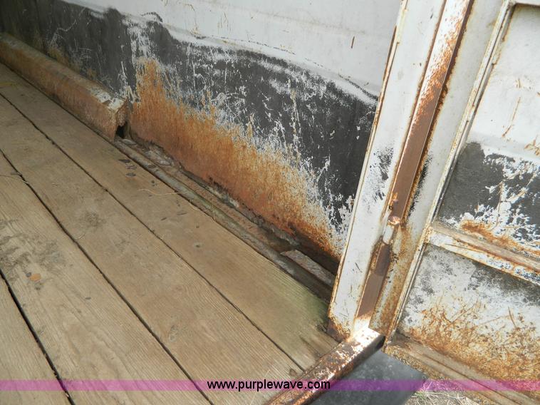 image for item K8037 1993 Diamond D gooseneck livestock trailer